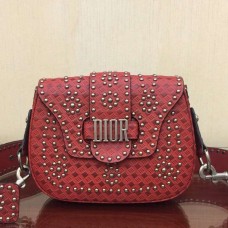 Чанта Dior D-Fence Saddle от червена телешка кожа с шипове