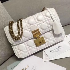 Чанта с капак Dior Dioraddict от бяла агнешка кожа