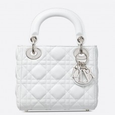 Мини чанта Dior Lady Dior с верижка от бяла агнешка кожа Мини чанта Dior Lady Dior с верижка от бяла агнешка кожа