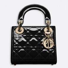 Мини чанта Dior с верижка и черна лачена чанта Dior Мини чанта Dior с верижка и черна лачена чанта Dior