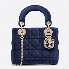 Мини чанта Dior от синьо кадифе с верижка Мини чанта Dior от синьо кадифе с верижка