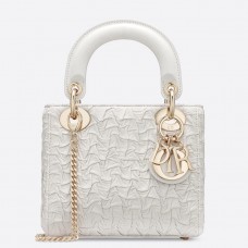 Мини чанта Dior Lady Dior от бяла вълнообразна набръчкана агнешка кожа Мини чанта Dior Lady Dior от бяла вълнообразна набръчкана агнешка кожа