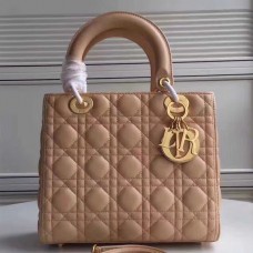 Чанта Dior Medium Lady Dior от агнешка кожа в кайсиев цвят Чанта Dior Medium Lady Dior от агнешка кожа в кайсиев цвят