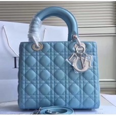 Чанта Dior Medium Lady Dior от агнешка кожа Celeste Чанта Dior Medium Lady Dior от агнешка кожа Celeste