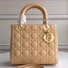 Дамска чанта Dior Medium Dior от кайсиева лачена кожа Дамска чанта Dior Medium Dior от кайсиева лачена кожа