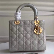 Дамска чанта Dior Medium от синя бледо лачена кожа Дамска чанта Dior Medium от синя бледо лачена кожа