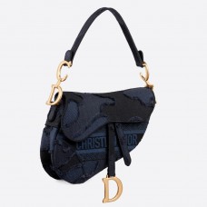 Чанта Dior Saddle в синьо камуфлажно платно
