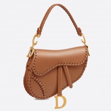 Чанта Dior Saddle от кафява телешка кожа с резбовани ръбове