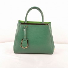 Малка кожена чанта Fendi 2jours със зелени кръстосани вени Малка кожена чанта Fendi 2jours със зелени кръстосани вени